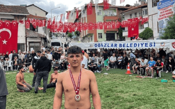 Milli güreşçi