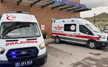 lastiği patlayan minibüs
